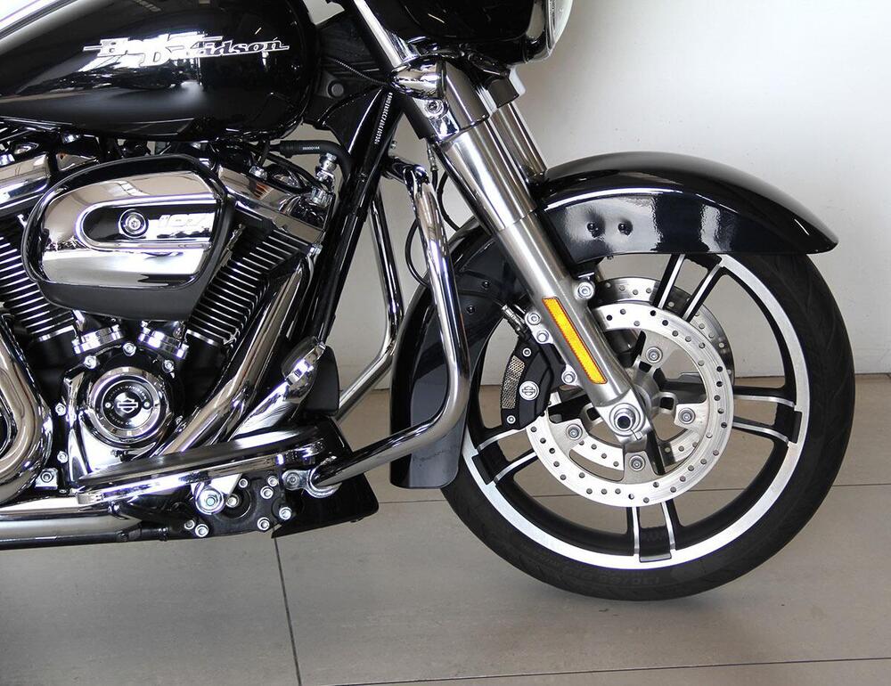 Harley-Davidson 107 Street Glide (2017 - 19) - FLHX (2)