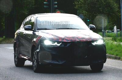 Alfa Romeo Tonale, in arrivo il restyling: primo prototipo avvistato su strada [Foto Spia]