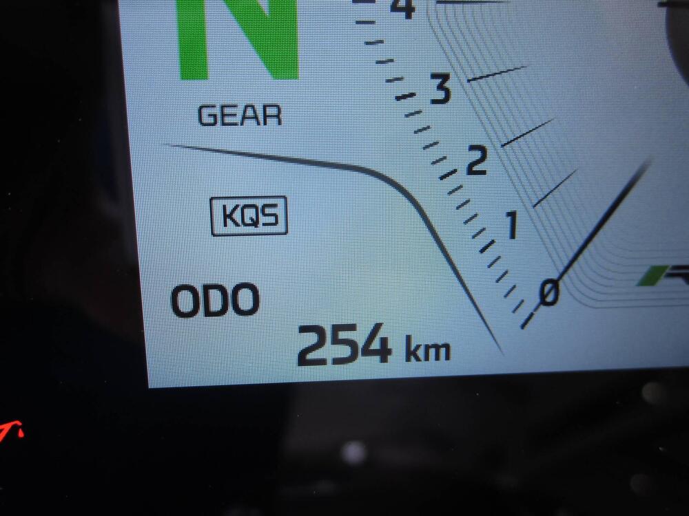 Kawasaki Z 900 (2025 - 26) (4)