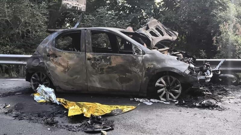 Bollengo, incidente frontale tra moto e auto: motociclista muore avvolto dalle fiamme