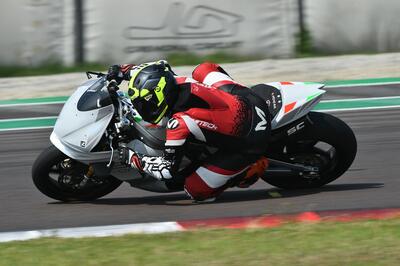Noale 6.6 TEST: l&#039;Aprilia RS 660 da 128 cv e 146 kg! La prova in pista [VIDEO E GALLERY]