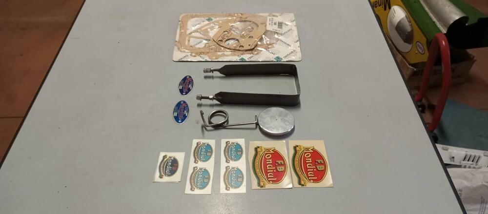 ADESIVI MONDIAL 200 (2)