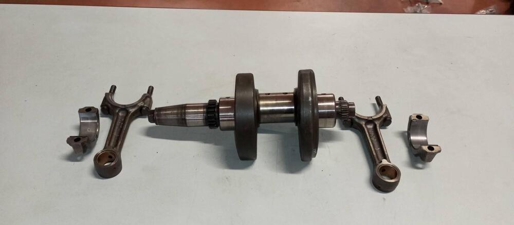 ALBERO MOTORE E BIELLE HONDA CX500 TURBO (9)