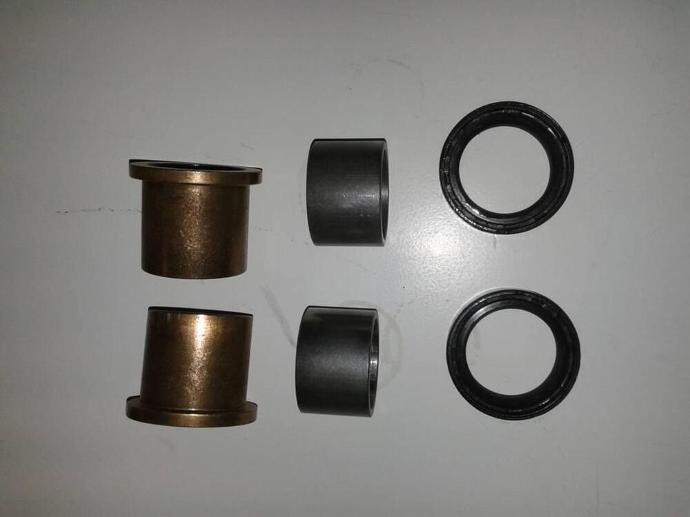 Boccole scorrimento Norton Commando (2)