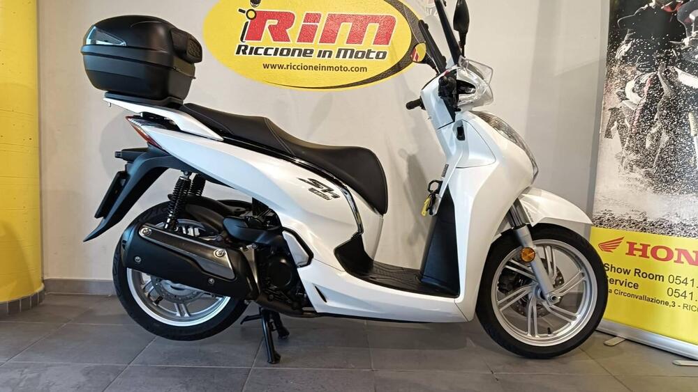 Honda SH 300 i ABS (2016 - 20) (2)