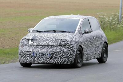 Renault Twingo torna in grande stile: le foto spia della piccola elettrica ad un prezzo... 