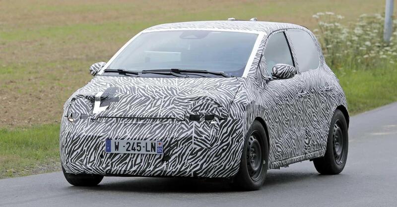 Renault Twingo torna in grande stile: le foto spia della piccola elettrica ad un prezzo... 