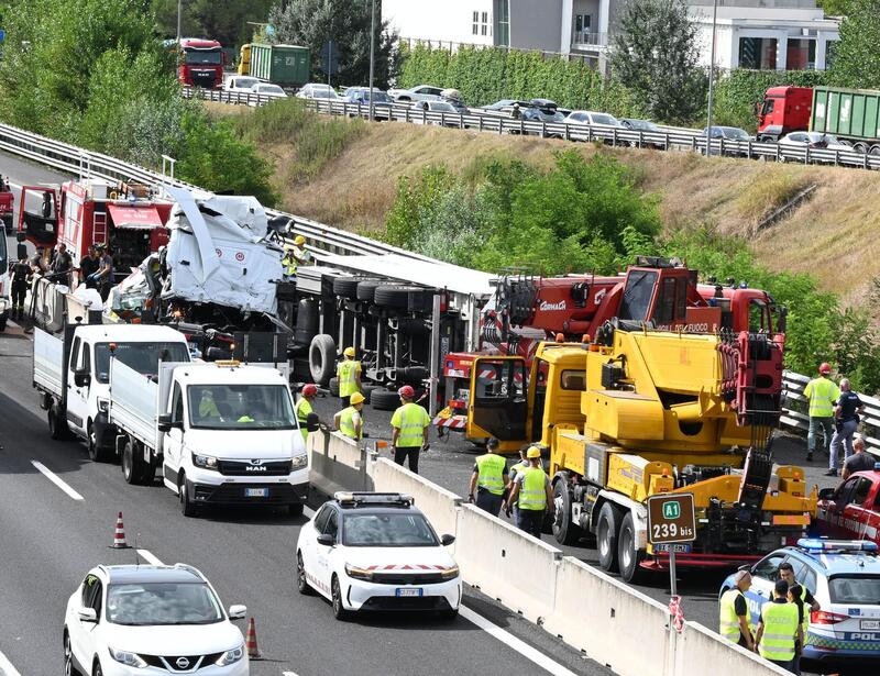 Recupero dei mezzi coinvolti lungo l&#039;autostrada A1