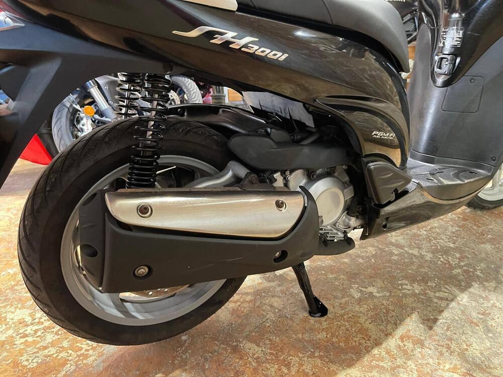 Honda SH 300 i (2006 - 10) (13)