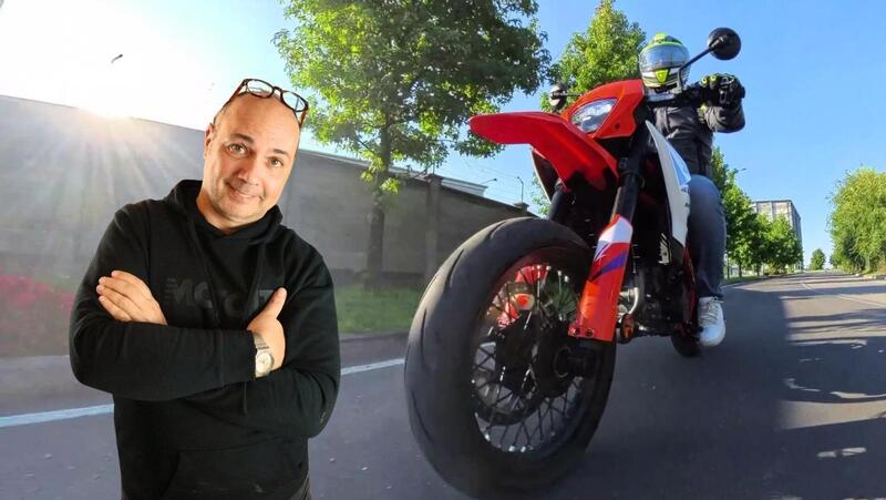 Test Novit&agrave; KTM 390 SMC R: la piccola Supermoto che fa sul serio [VIDEO]