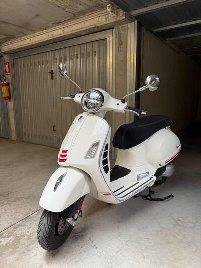 Vespa GTS 300 Super Hpe (2021 - 22) usata
