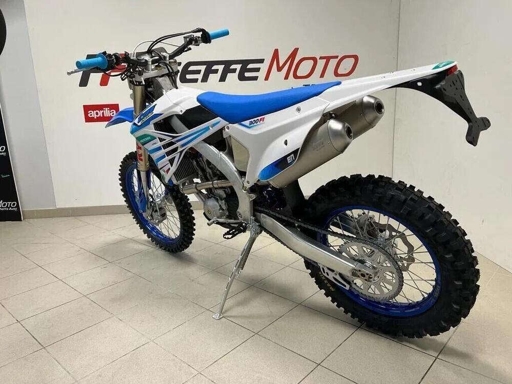 Tm Moto EN 300 ES Fi 4T TM Corse (2026) (3)