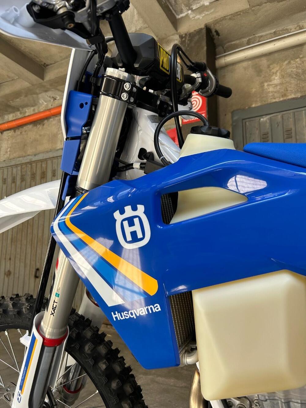 Husqvarna FE 450 Heritage (2025) (12)