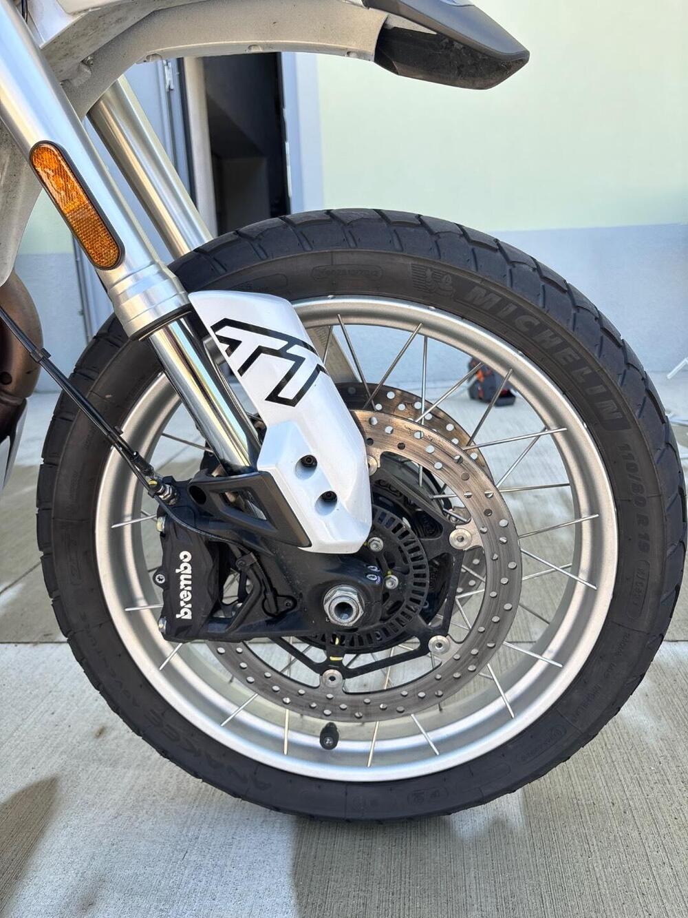 Moto Guzzi V85 TT (2024 - 25) (7)