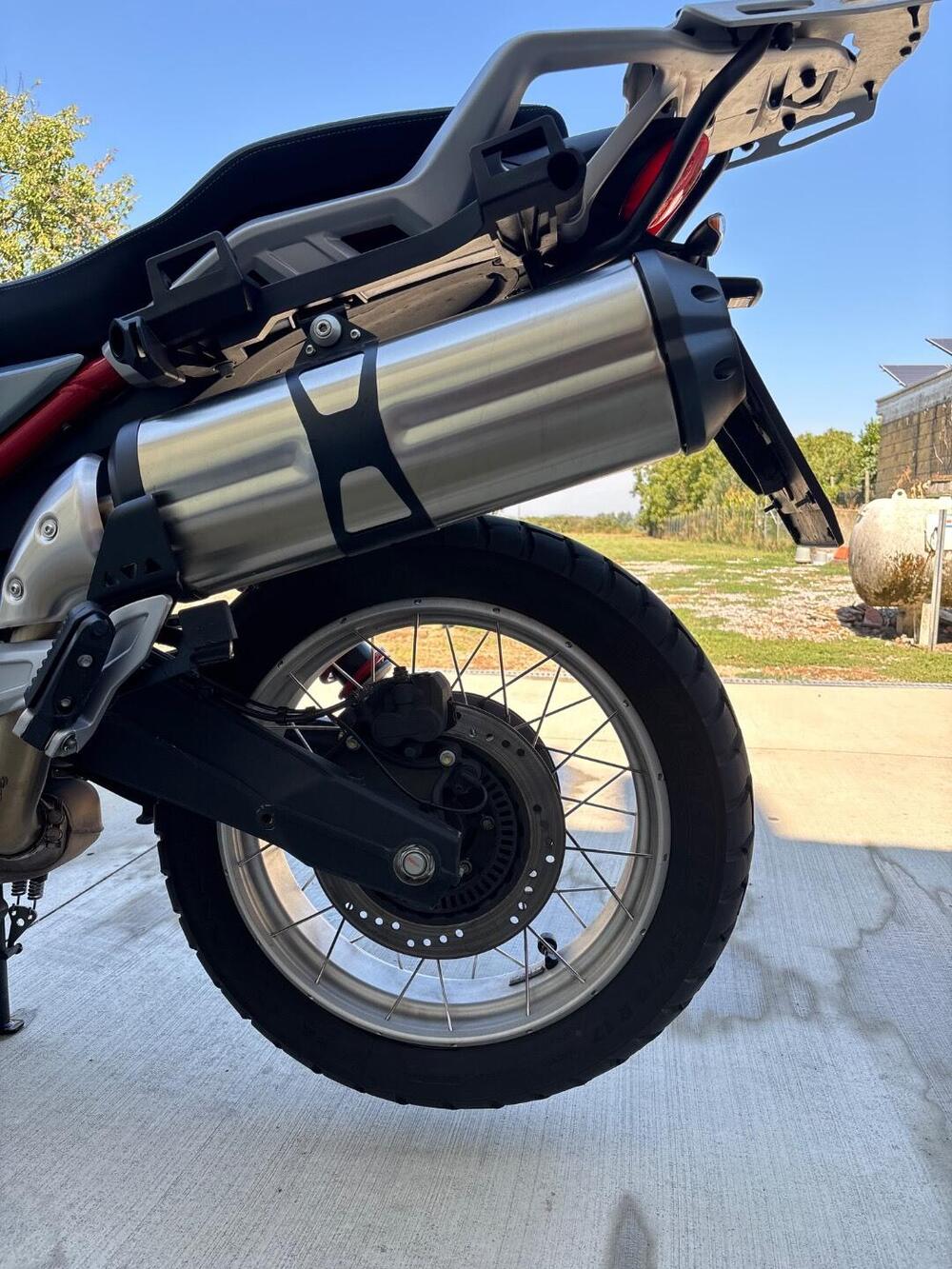 Moto Guzzi V85 TT (2024 - 25) (11)