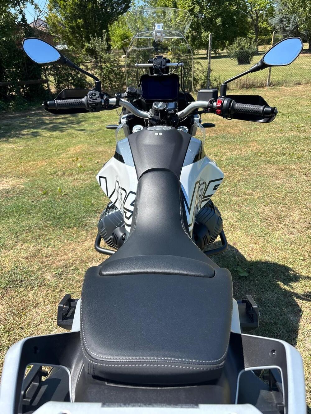 Moto Guzzi V85 TT (2024 - 25) (12)