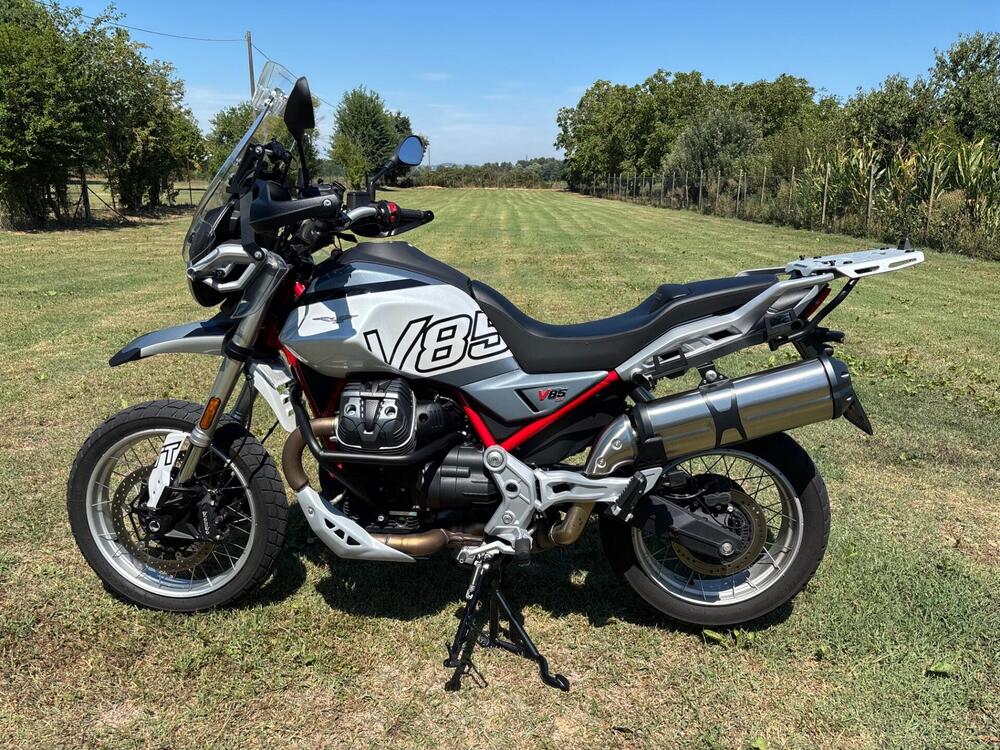 Moto Guzzi V85 TT (2024 - 25) (2)