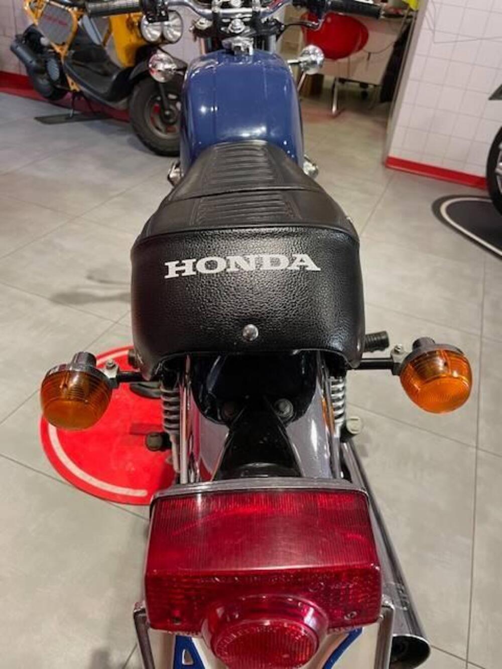 Honda CB 400 Super Sport (15)