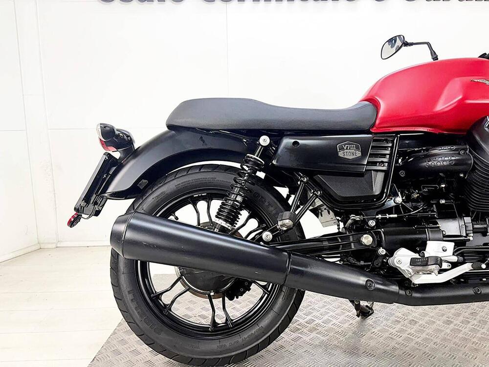 Moto Guzzi V7 III Stone (2017 - 20) (7)