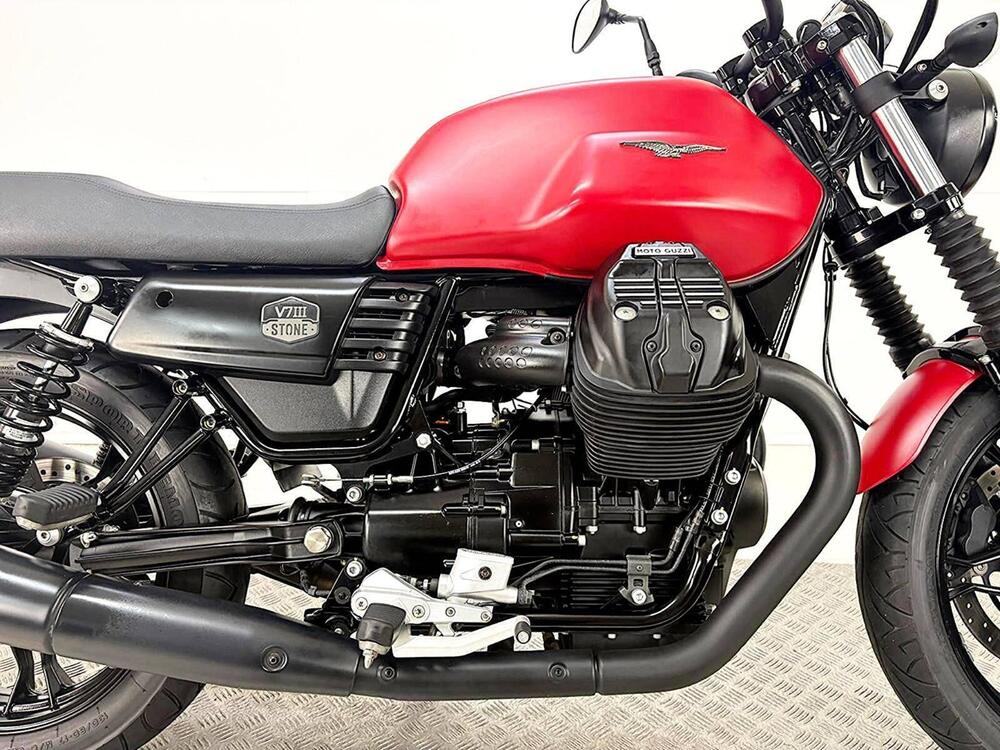 Moto Guzzi V7 III Stone (2017 - 20) (8)