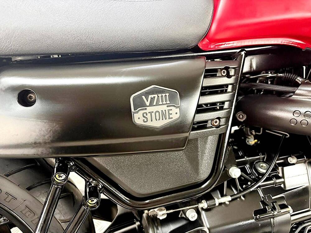 Moto Guzzi V7 III Stone (2017 - 20) (9)