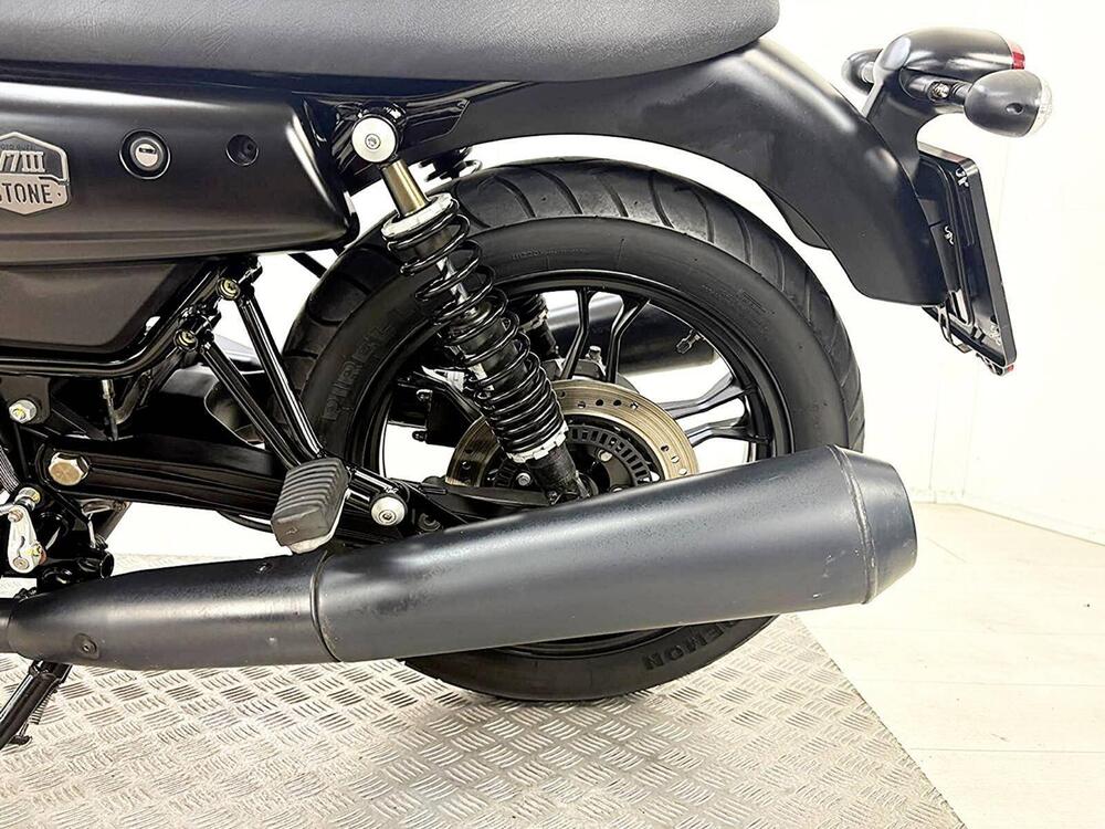 Moto Guzzi V7 III Stone (2017 - 20) (19)
