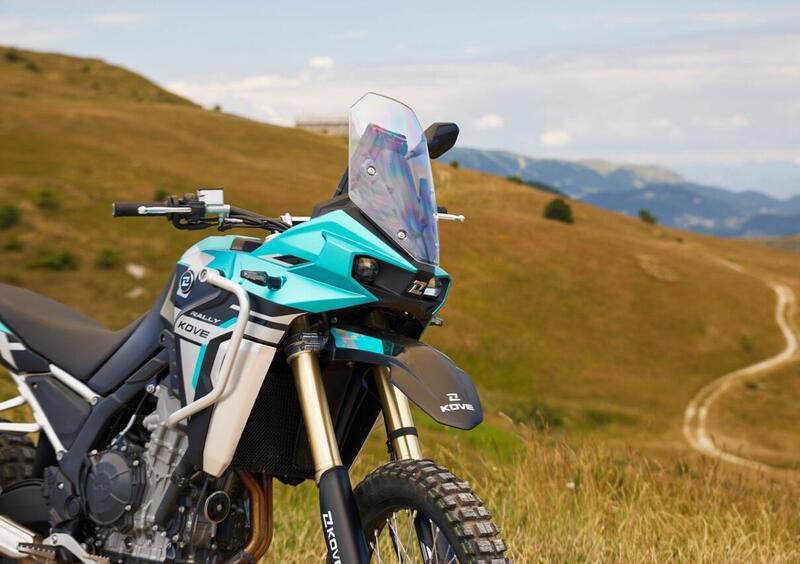 Kove 800X Rally: il nostro PREMIUM test approfondito tra sterratoni veloci e mulattiere toste. Promossa o bocciata? [VIDEO]