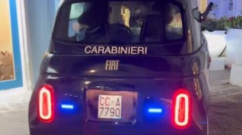 Fiat Topolino dei Carabinieri, mini‑vettura maxi‑effetto: &egrave; gi&agrave; virale a Ischia [VIDEO]