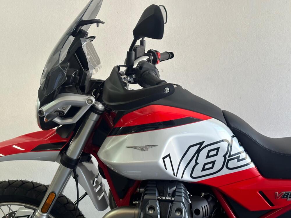 Moto Guzzi V85 TT (2024 - 25) (5)