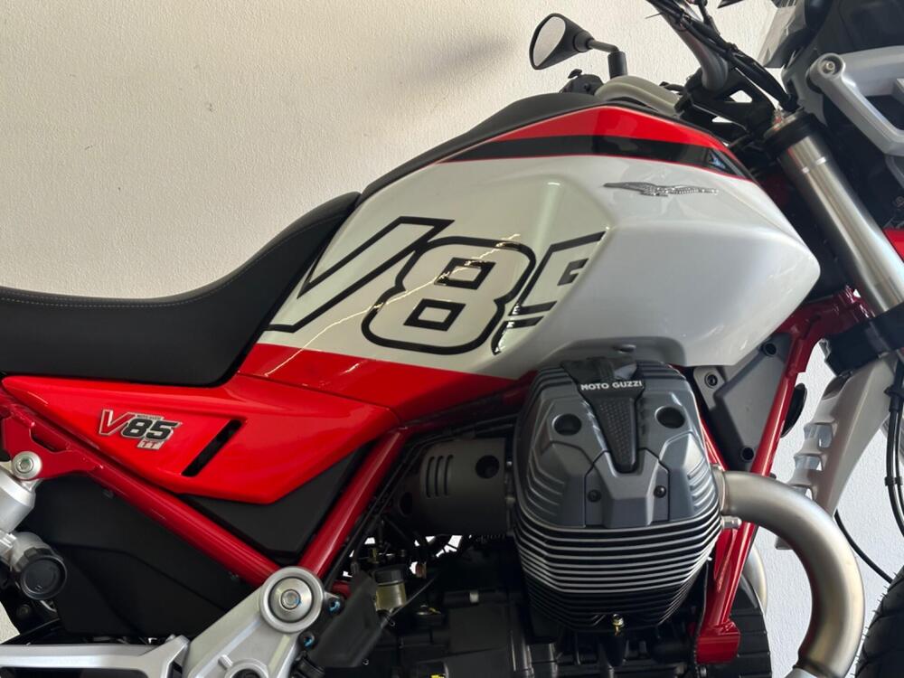 Moto Guzzi V85 TT (2024 - 25) (9)