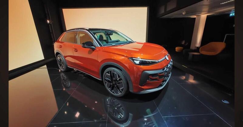 Nuova Volkswagen T-Roc: svelate le prime immagini della nuova generazione [Foto Spia]