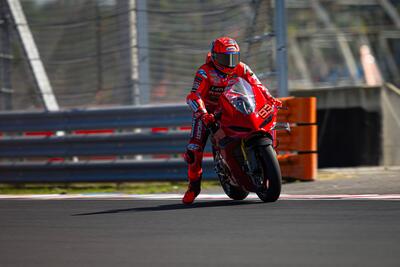 MotoGP 2025. Marc Marquez e Pecco Bagnaia si allenano al Balaton Park con le Panigale V4 S [VIDEO E GALLERY] 
