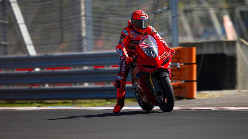 MotoGP 2025. Marc Marquez e Pecco Bagnaia si allenano al Balaton Park con le Panigale V4 S [VIDEO E GALLERY] 
