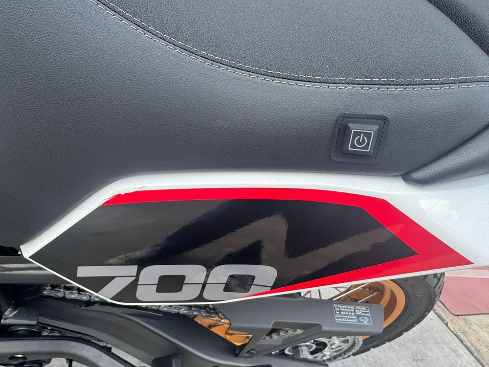 Moto Morini X-Cape 700 Gold Edition (2025 - 26) (4)