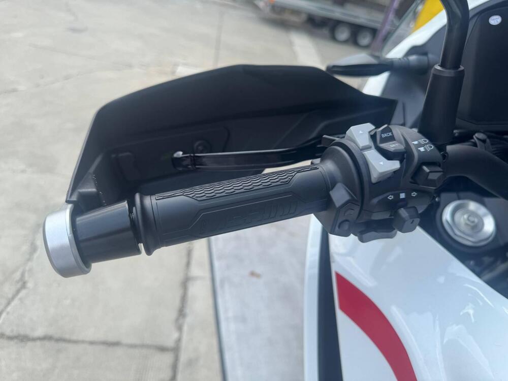 Moto Morini X-Cape 700 Gold Edition (2025 - 26) (5)