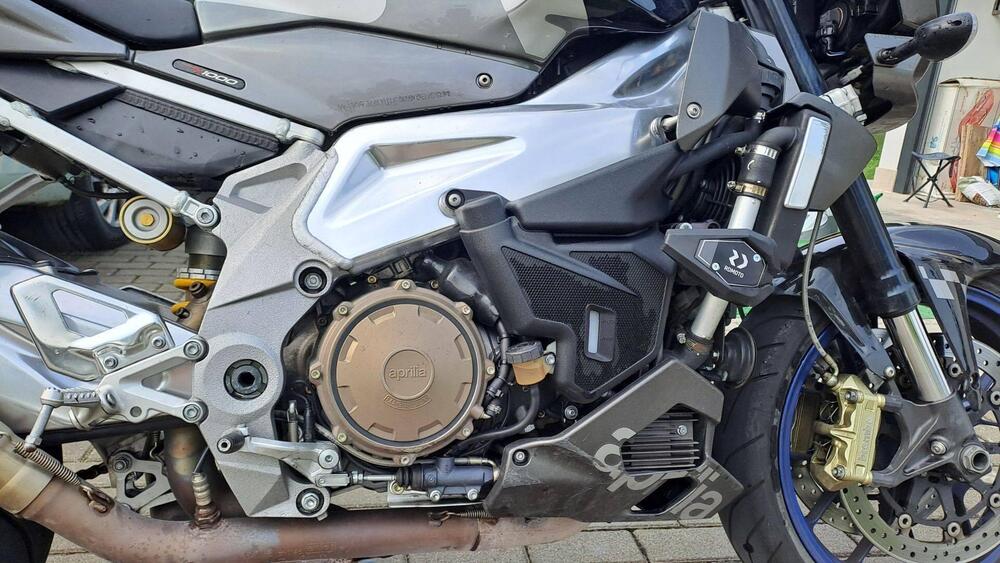 Aprilia Tuono 1000 R (2006 - 10) (7)