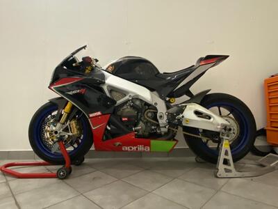 Aprilia RSV4 Factory (2009 - 12) usata