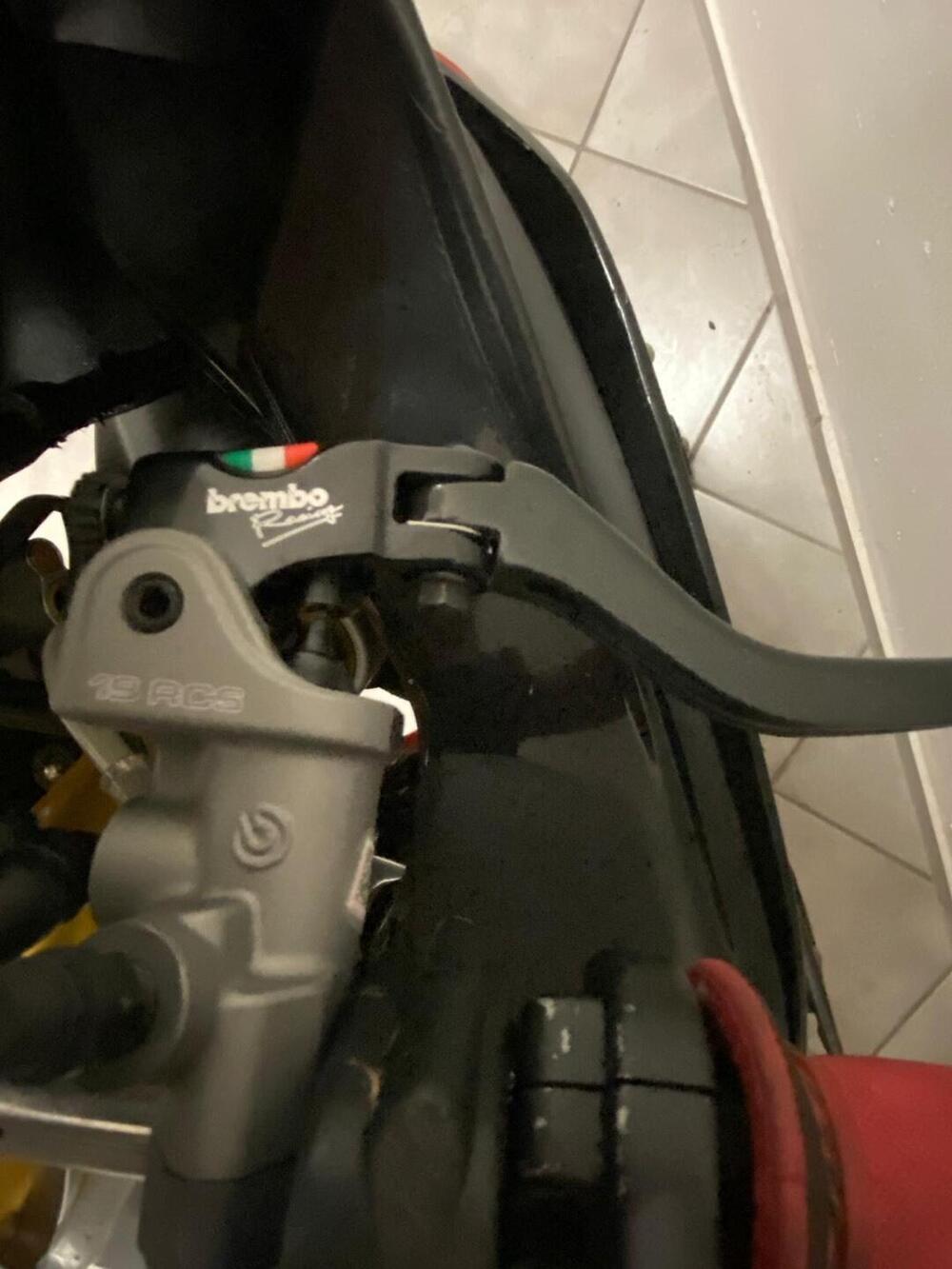 Aprilia RSV4 Factory (2009 - 12) (6)