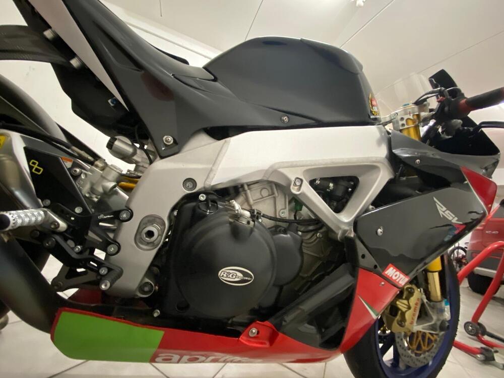Aprilia RSV4 Factory (2009 - 12) (7)