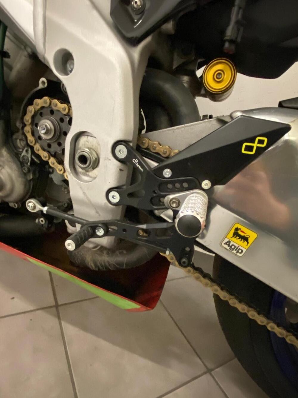 Aprilia RSV4 Factory (2009 - 12) (9)