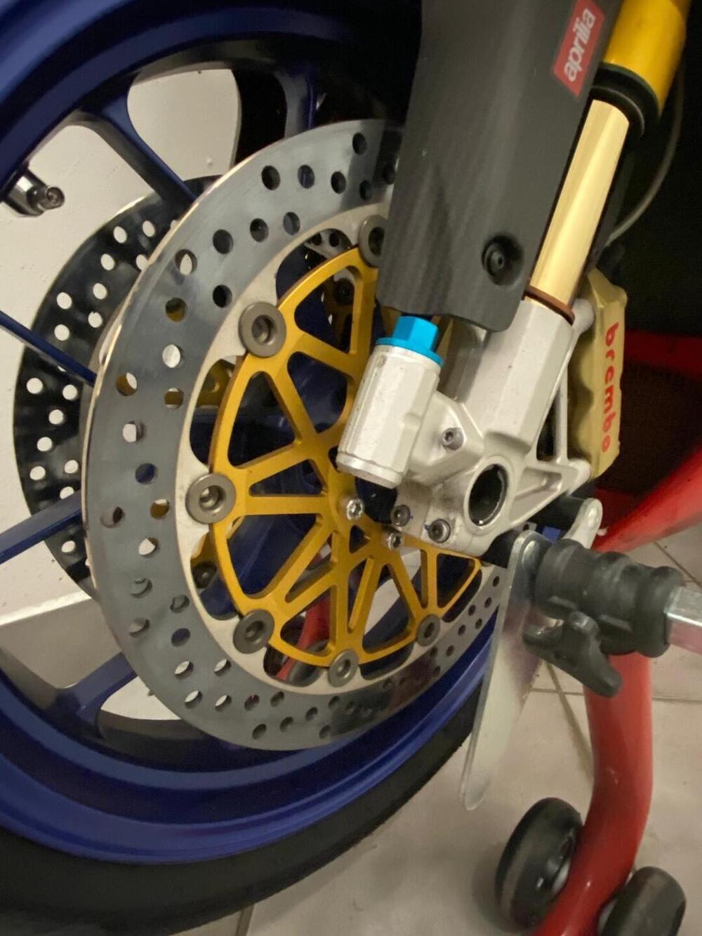 Aprilia RSV4 Factory (2009 - 12) (11)