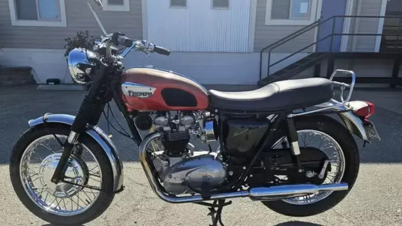 All&#039;asta la Triumph Bonneville di Billie Joe dei Green Day