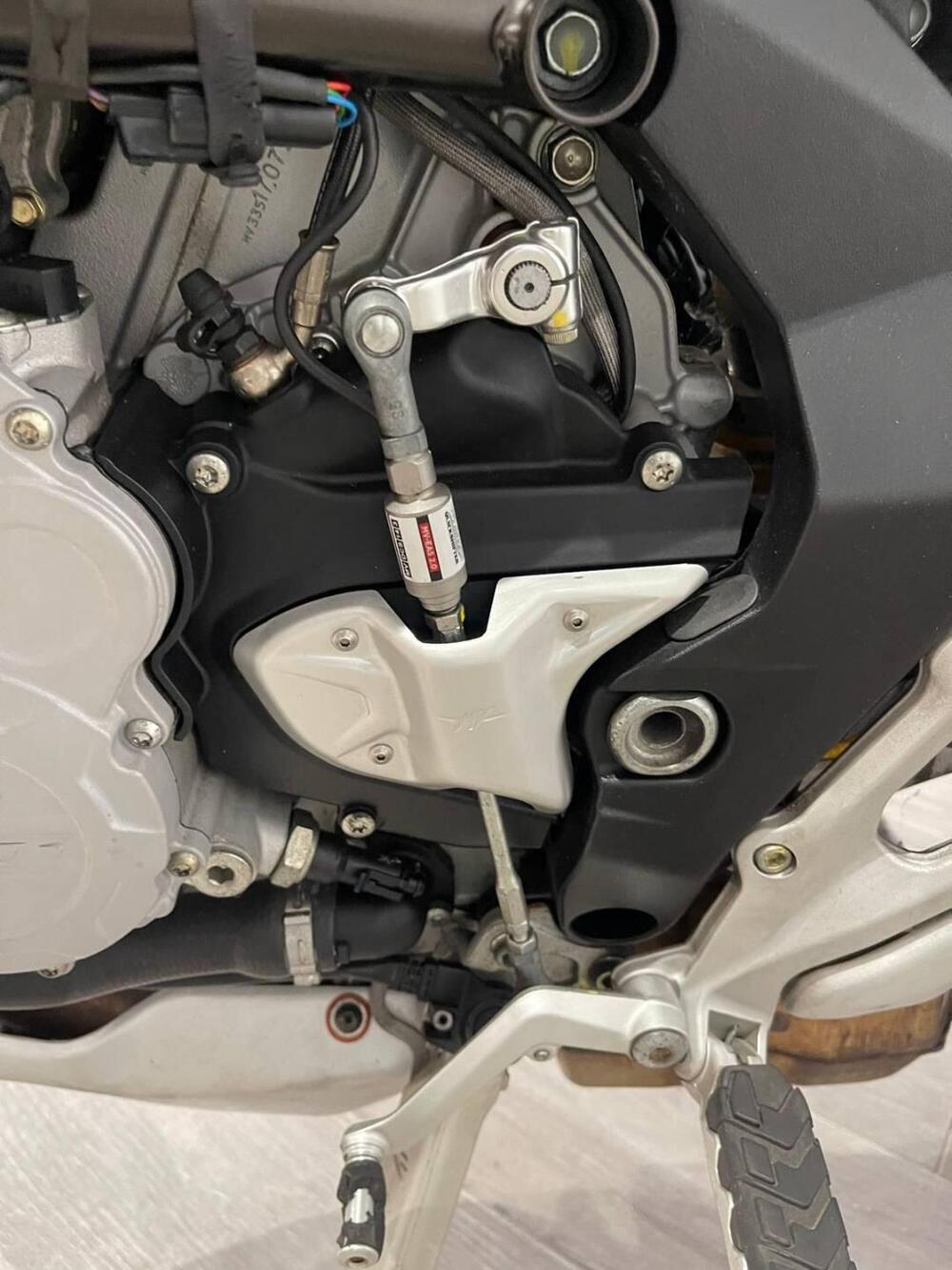 MV Agusta Stradale 800 EAS ABS (2015 - 17) (13)