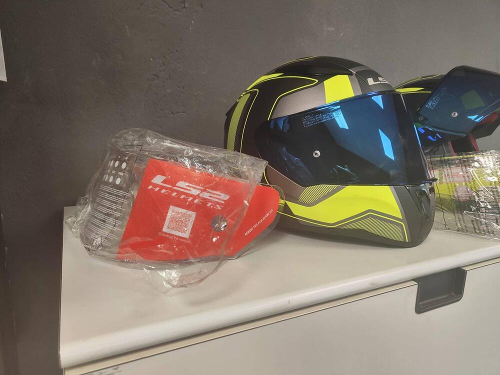 VENDO CASCHI LS2 TAGLIA L usati 1 sola stagione (5)