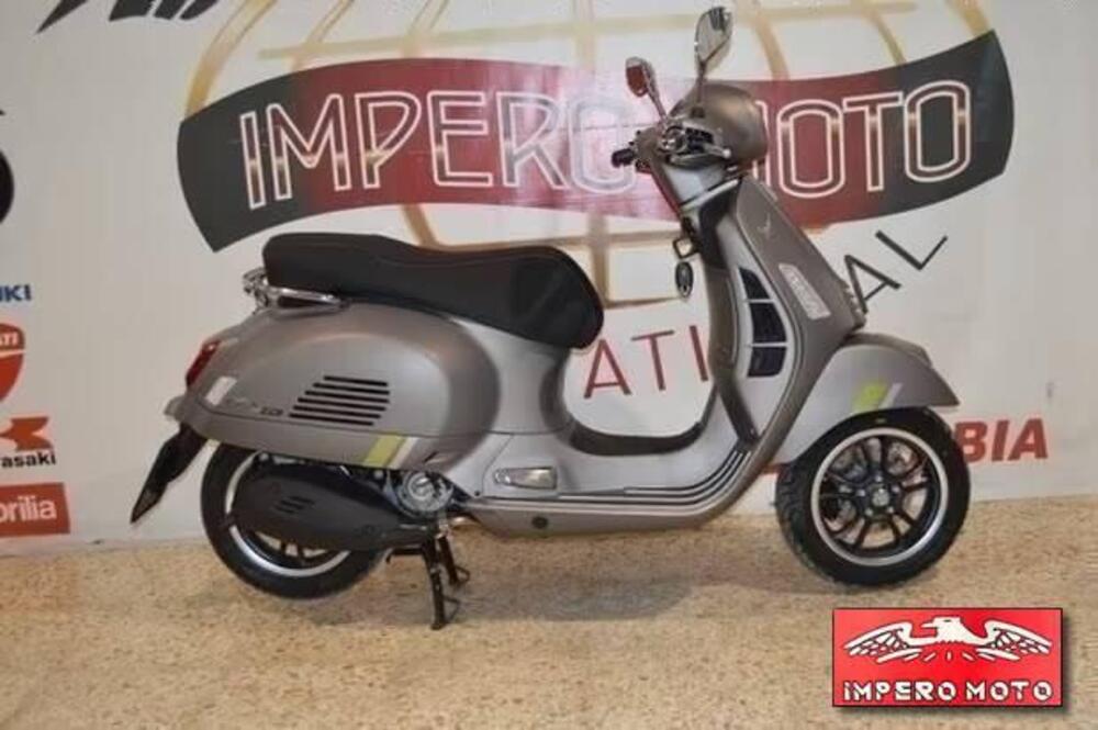 Vespa GTS 300 Super Tech (2023 - 24) (2)