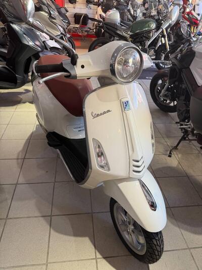 Vespa Primavera 50 4T (2014 - 17) usata