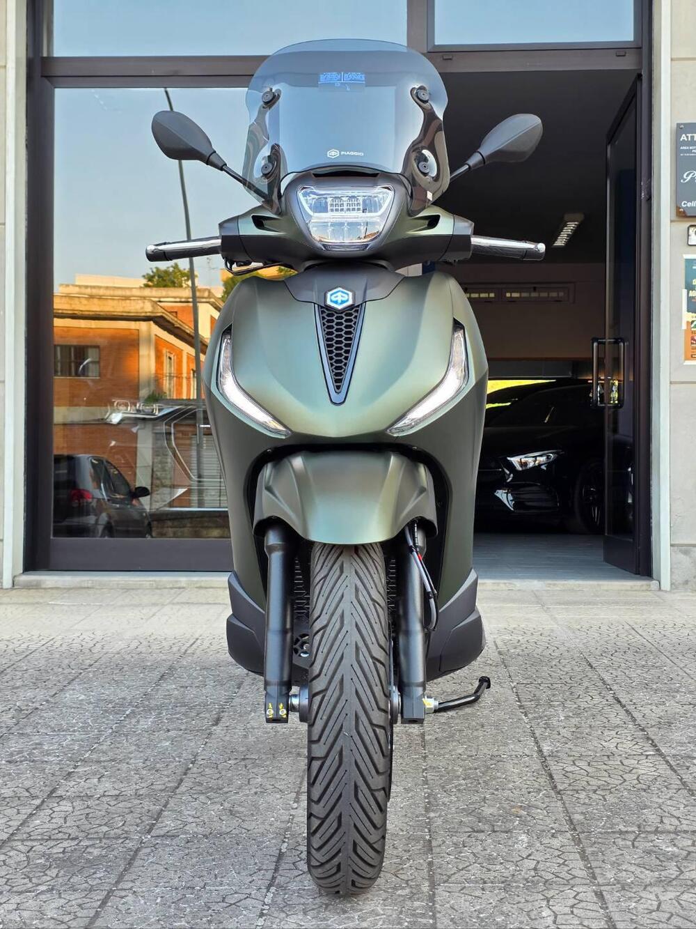 Piaggio Beverly 400 S ABS-ASR (2021 - 24) (2)