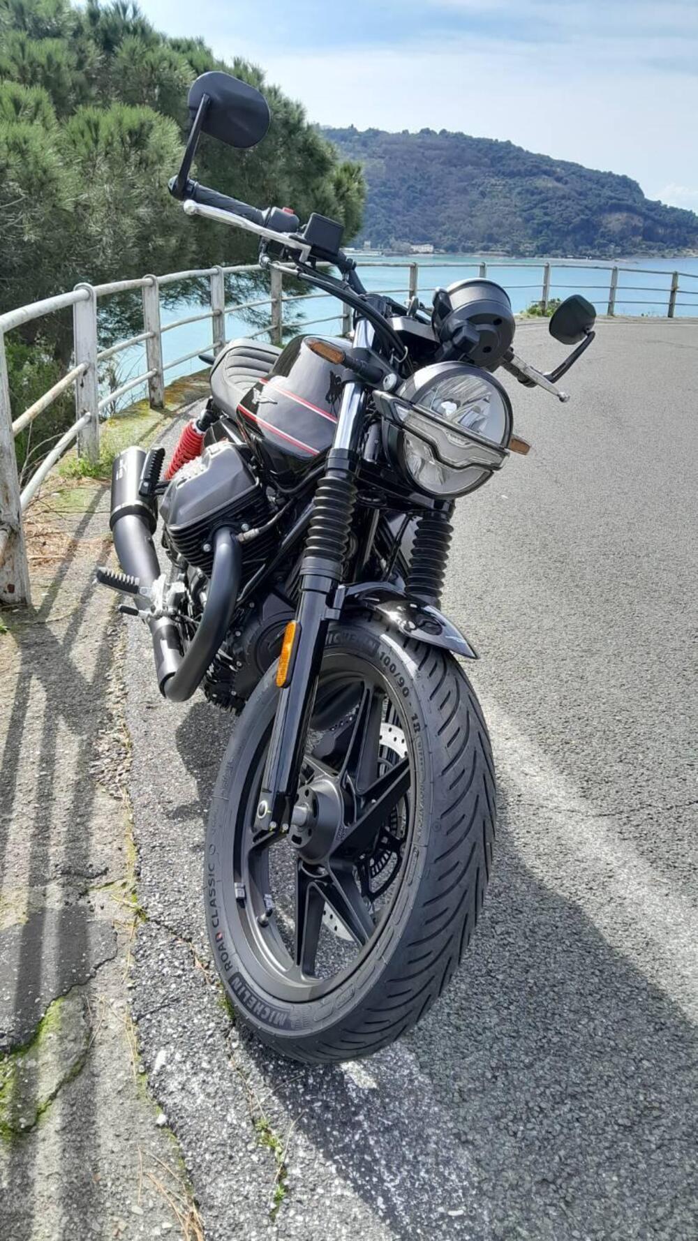 Moto Guzzi V7 Stone Special Edition (2022 - 25) (6)
