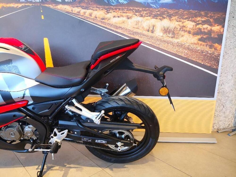 QJ Motor SRK 125 R (2025 - 26) (9)