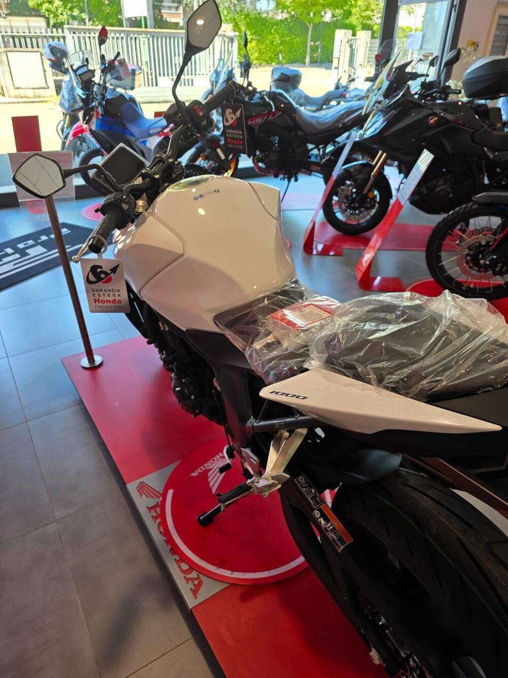 Honda CB 1000 Hornet (2025 - 26) (2)